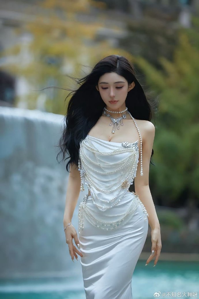 星爷巨制《功夫女足》上映首日票房飙升，却遭遇恶评潮